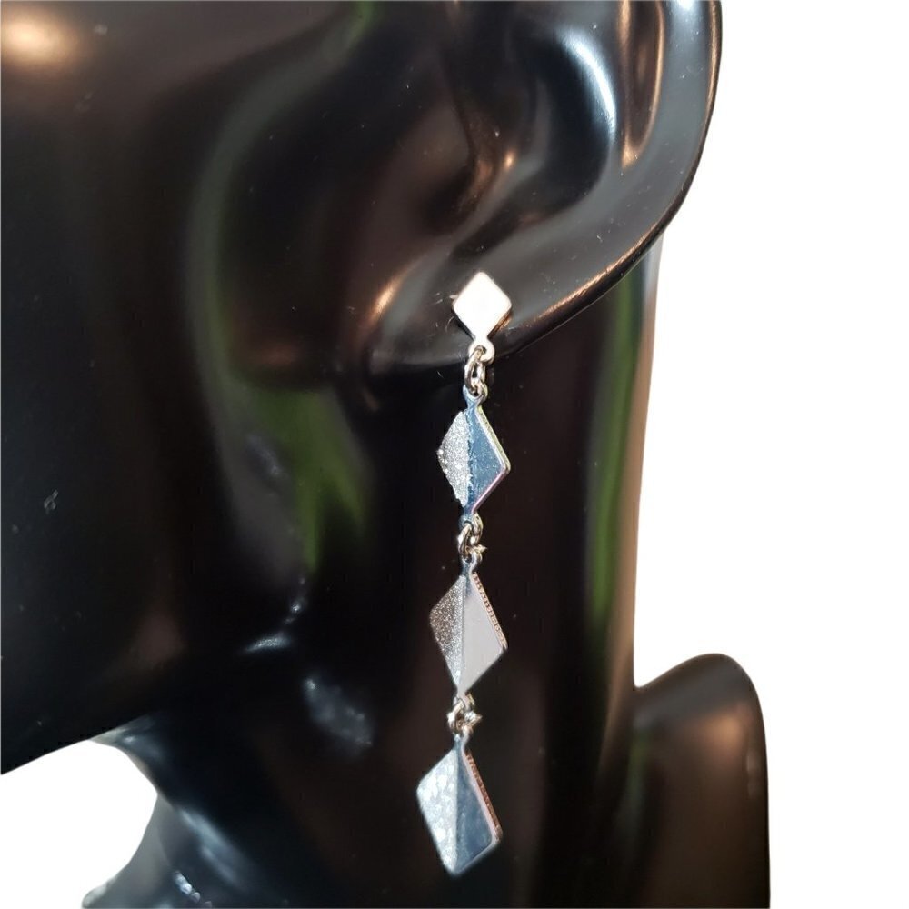 Women 3 Tiered Silver Textured Linked Diamond Shaped Dangling Drop Stud Earrings
